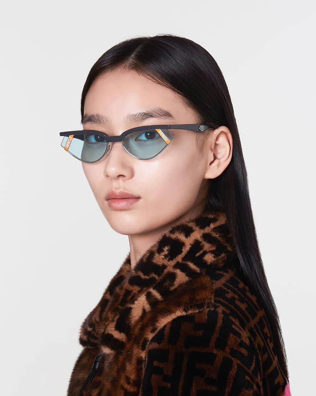 GENTLE MONSTERさんのインスタグラム写真 - (GENTLE MONSTERInstagram)「[GENTLE FENDI] Make a statement with this unique detailed lettering on each lens. Find more information on gentlemonster.com and at our flagship store. ⠀⠀⠀ 강렬한 컬러의 로고 플레이가 돋보이는 GENTLE FENDI NO.1 젠틀몬스터 온라인 스토어와 플래그십스토어, 일부 펜디 매장에서 만나보실 수 있습니다. ⠀⠀⠀ #GentleFendi #GentleFendiNo1 #GentleFendiNo1GREY #GentleMonster #Fendi #FendiEyewear」5月15日 17時59分 - gentlemonster