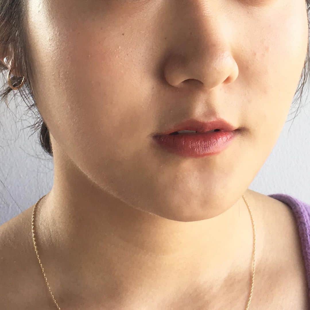 MINE(マイン) Beautyさんのインスタグラム写真 - (MINE(マイン) BeautyInstagram)「みんな大好き「メイベリン」から発売された新作「シャインコンパルジョン ラッカーペン」をご紹介😊🙌その名の通り細身ボディのクリック式ペン型タイプ！ 先が細身なのでラインを取りやすく、とても塗りやすいのが特徴♡ . 赤味もあるのでブラウンリップ初心者さんにもとてもおすすめ。肌色別での印象もご紹介します . 画像２枚目：ヘルシーな小麦肌にも馴染む！ . 画像３枚目：色白さんも赤浮きせずに透明感UP . お気に入りポイント ✔️片手で繰り出せるクリック式ペン型タイプ ✔️ツヤと色持ちの両立、ジェルティント仕様！ ✔️肌色を選ばない、赤味のあるブラウンカラー . #maybelline #cosmetics #minebeauty #favoritemine #コスメ #メイクアップ #ブラウンカラー #ティントリップ #小麦肌 #小麦肌メイク #色白肌 #リップ #lipstick #lip #コスメレビュー #ジェルティント #春リップ #春メイク #コスメ好きさんと繋がりたい #コスメレポ #おすすめコスメ #コスメマニア」5月15日 18時03分 - mine_3mbeauty