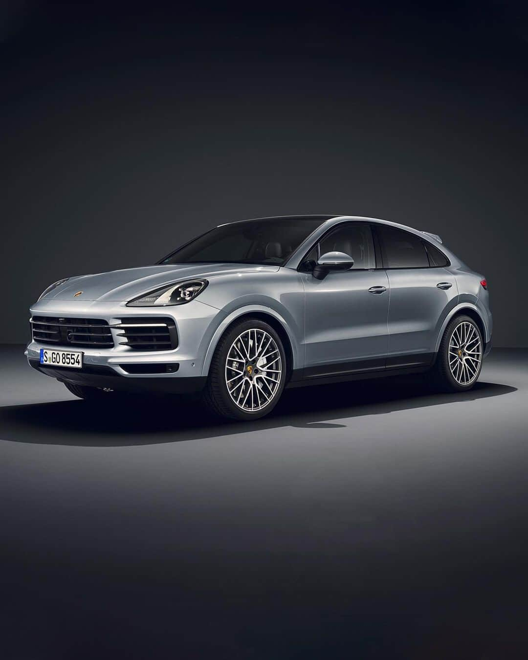 Porscheさんのインスタグラム写真 - (PorscheInstagram)「We’re launching another powerful Cayenne Coupé variant: the Cayenne S Coupé with a 2.9 litre V6 engine featuring twin turbocharging and developing 440 hp. Get a closer look in this gallery. #CayenneCoupe #ShapedbyPerformance __ Combined fuel consumption in accordance with EU 6: Cayenne S Coupé: 9.4 – 9.2 l/100 km; CO2 emissions combined 216 – 212 g/km」5月15日 18時06分 - porsche