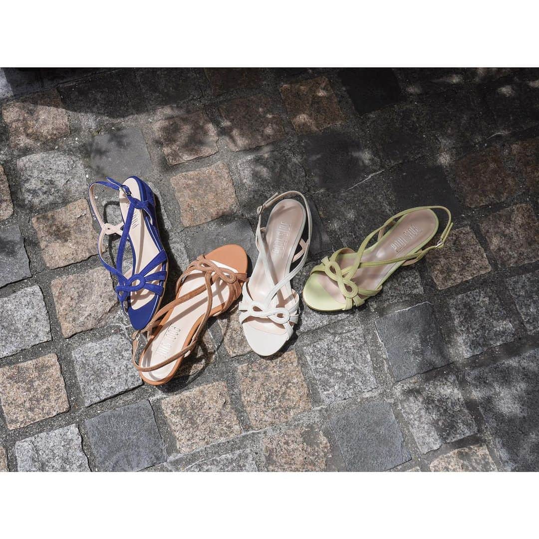 POOLSIDEさんのインスタグラム写真 - (POOLSIDEInstagram)「・ 華奢見え◎のキレイめほぼフラット。 夏を意識したライトなカラーリングが 涼しげな足元を演出してくれます。 ・ 品番: AR-19117 ¥12,980(税込) ・ #poolside_official #psshoes #poolside #shoes #fashion #sandals  #プールサイド #靴 #サンダル」5月15日 18時23分 - poolside_official
