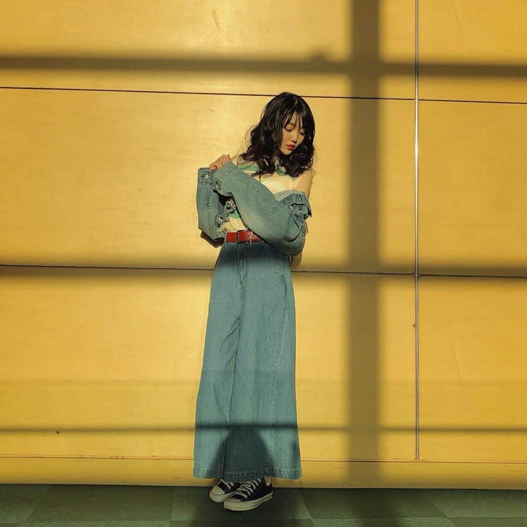 松川菜々花さんのインスタグラム写真 - (松川菜々花Instagram)「いつかの私服👗 ・ ・ ジャケット→@sly_official ・ ・ トップスとデニムパンツ→@tittyandco_com ・ ・ ベルト→@gucci ・ ・ 靴→@converse_tokyo ・ ・ カジュアルも好き♡ 楽だしね笑 ・ ・ 今週の18日はガルアワです！お待ちしてます♡  #ファッション #カジュアルコーデ #春コーデ #夏コーデ #楽コーデ #デニム #デニムコーデ #デニムジャケット #コンバース #gucci #グッチ #赤ベルト #スライ #sly #tittyandco #ティティーアンドコー  #ななコーデ #ガルアワ #ガールズアワード」5月15日 18時20分 - matsukawa__nanaka