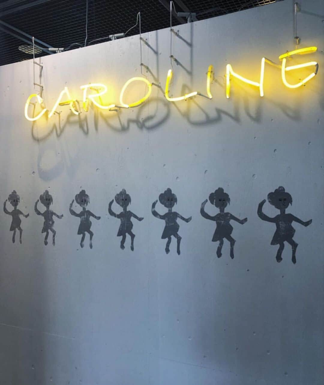 LeTRONC ルトロンさんのインスタグラム写真 - (LeTRONC ルトロンInstagram)「【CAROLINE / 名古屋】 . 愛知県名古屋市に去年オープンしたお店「CAROLINE(キャロライン)」は個性的な内装とオリジナルメニューが人気のカフェです 話題のオリジナルスイーツ「エディブルミルク」は、濃厚なミルクの味わいとシャリとろッな食感を味わえる新感覚スイーツ✨ 人気メニューの「いちご練乳」は甘酸っぱさとミルクの甘みをたっぷり感じられます！その他「完熟マンゴー」や「オレオ」など全6種類のフレーバーがありますよ！ ぜひ味わいに行ってみてくださいね😋 . 📍愛知県名古屋市中区栄3-18-1 デザインセンタ-ビル3F . 📷写真・情報提供：@ruka_rhythmさん 素敵な投稿をありがとうございます✨ . \ 一緒にルトロンInstagramを盛り上げませんか？🙋‍♀️ / #ルトロン で素敵なおでかけ体験をシェアしてくれる方を大募集しています♪投稿内容は、Instagramで紹介させていただきます☺️ . #letronc #japan #CAROLINE #キャロライン #エディブルミルク #いちご #スイーツ #スイーツ部 #スイーツ巡り #スイーツ好きな人と繋がりたい #愛知カフェ #名古屋カフェ #栄カフェ #カフェ #カフェ巡り #カフェ好きな人と繋がりたい #かふぇすたぐらむ #愛知グルメ #名古屋グルメ #栄グルメ #グルメ #グルメ女子 #グルメ女子と繋がりたい #グルメな人と繋がりたい #グルメ巡り」5月15日 18時30分 - letronc.m