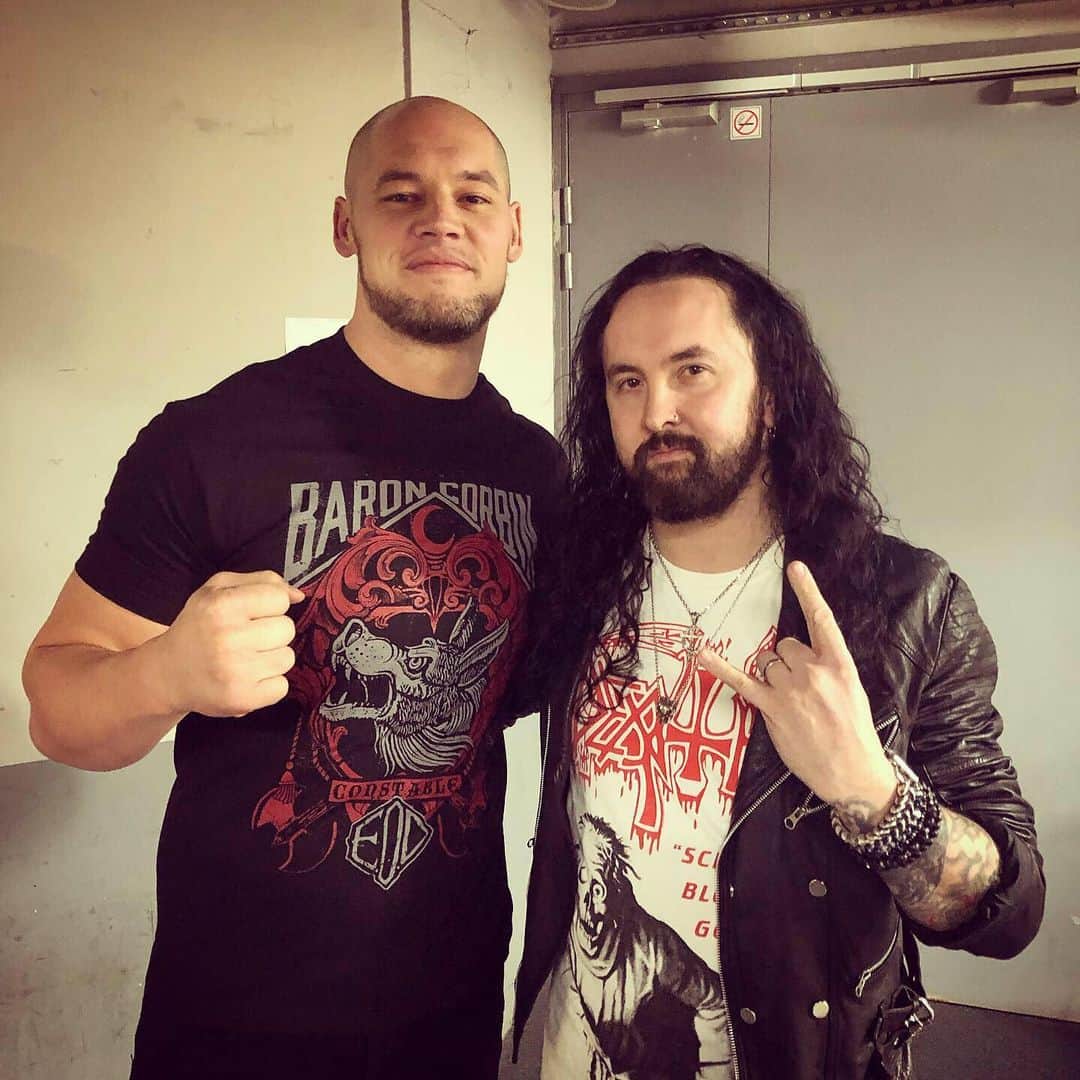 DragonForceさんのインスタグラム写真 - (DragonForceInstagram)「Fred with @wwe 's @wwerollins 🔥and @baroncorbinwwe 🐺 They both love heavy metal. Do YOU love wrestling?  #Repost @evilfredos with @get_repost ・・・ Aaaaawesome @wwe RAW in Paris! Got to meet @wwerollins AND @baroncorbinwwe (separately, before they beat the crap out of each other 😉) and chat a bit about metal and wrestling🤘🏻💪🏻 Mega thanx to @matt_han_ra_han for everything!  #wwe  #baroncorbin  #sethrollins #heavymetal」5月15日 18時33分 - dragonforcehq