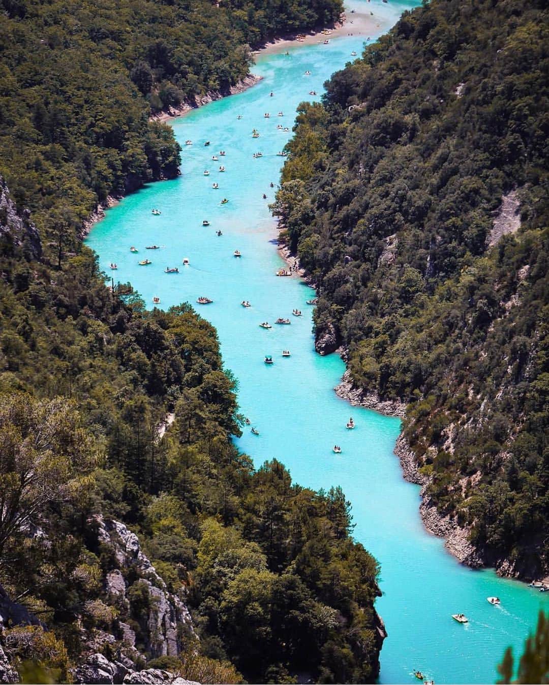 bestvacationsさんのインスタグラム写真 - (bestvacationsInstagram)「Tag who you’d ride with! This is in France! 🇫🇷 🚣‍♀️ By @sennarelax #BestVacations」5月15日 18時47分 - bestvacations