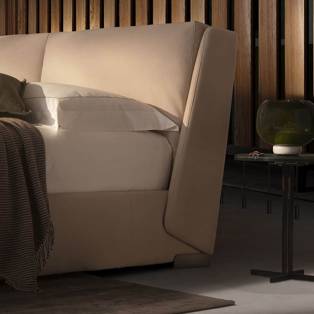 Natuzzi Officialさんのインスタグラム写真 - (Natuzzi OfficialInstagram)「Experience the commanding, geometrically original design of our Fenice bed and take the Apulian dream every day in your bedroom. #Natuzzi #NatuzziItalia #comfort #elegance #design #lifestyle #style #fashion #furniture #homefurniture #puglia #apulia #madeinitaly #living #interiordesign #decor #homedesign #inspiration #instadesign #italianstyle #homedecor」5月15日 19時00分 - natuzzi