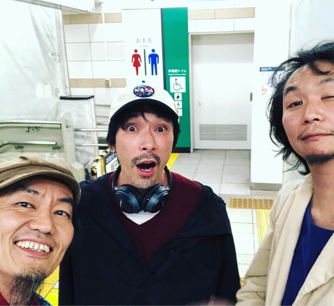 長塚圭史さんのインスタグラム写真 - (長塚圭史Instagram)「神楽坂で飲み過ぎたなぁ。来年夏にまたやります。今度はまさかの中劇場だ！#近藤良平 #首藤康之 #長塚圭史 #松たか子」5月15日 19時03分 - k_shinagatuka