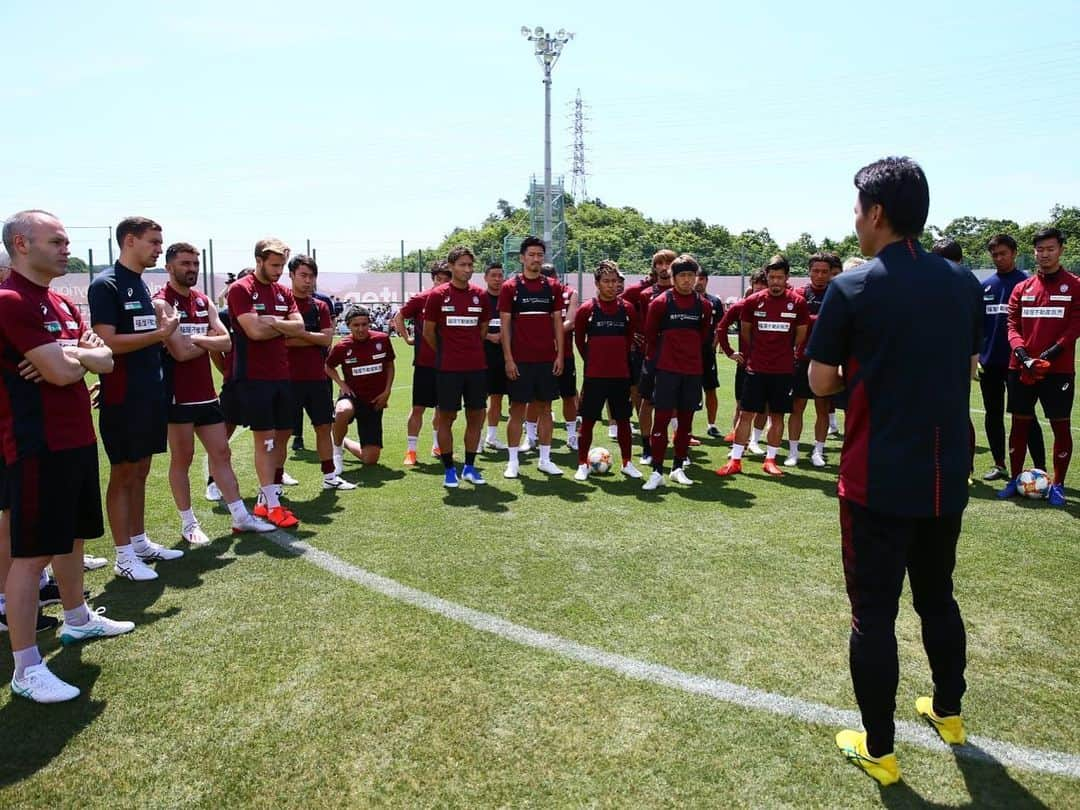 アンドレス・イニエスタさんのインスタグラム写真 - (アンドレス・イニエスタInstagram)「Preparando el próximo partido con el mejor apoyo, nuestra gente. Arigato! Vamos @visselkobe!」5月15日 19時04分 - andresiniesta8