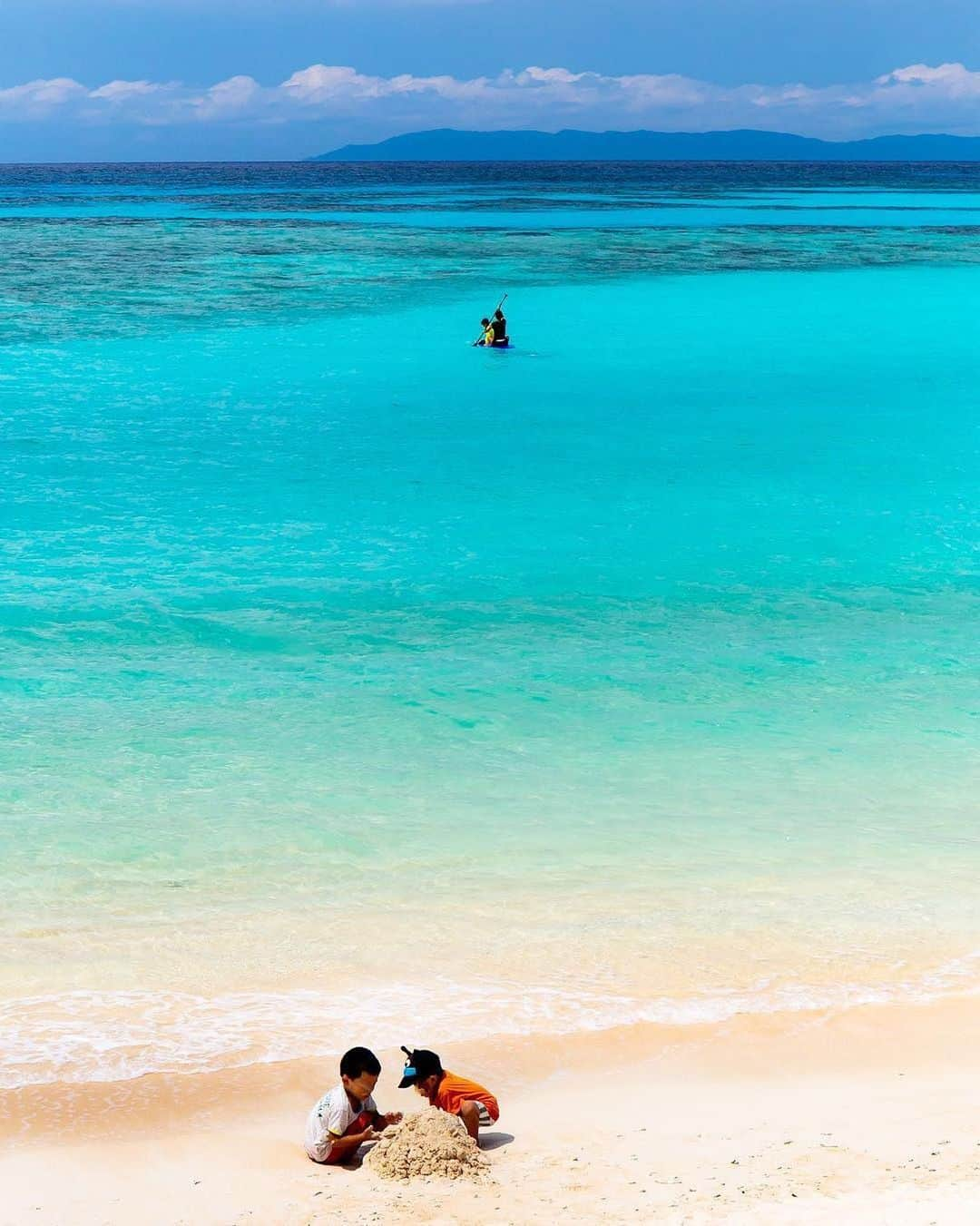 Be.okinawaさんのインスタグラム写真 - (Be.okinawaInstagram)「Swim with the tropical fish in the Hateruma blue! The Nishihama Beach is a perfect location for a fun day with your family. 📷: @kaori_bani  #nishihamabeach #haterumaisland #nishihama海灘 #니시하마비치  #하테루마섬 #ニシ浜 #波照間島 #beach #beachlover #beachside #beokinawa #visitokinawa」5月15日 19時04分 - visitokinawajapan