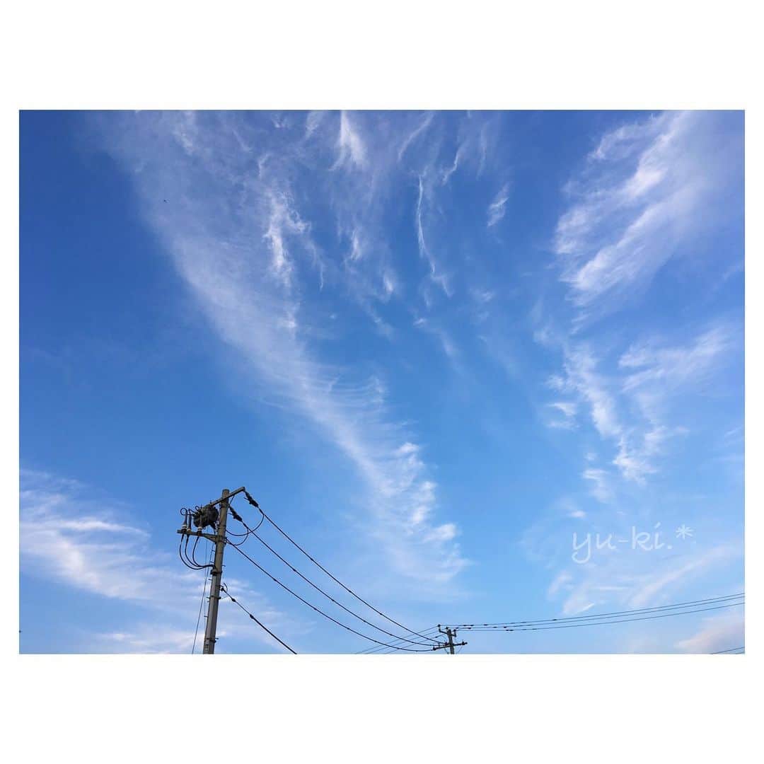 二見夕貴さんのインスタグラム写真 - (二見夕貴Instagram)「. Today's clouds♡. * . 久々に空まにあ発揮♡♡ 今日は曇りに晴れに もくもく雲にしゃーしゃー雲、 不思議な天気だった☺︎＊ . #todayssky #clouds #sunnyday #ilovesky #cameragirl #今日空 #雲 #晴れの日 #空部 #雲部 #空好き #空まにあ #カメラ女子」5月15日 19時15分 - yyyuki___