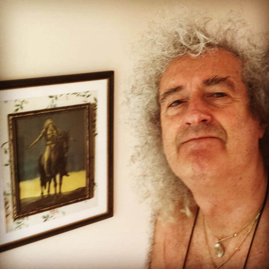 ブライアン・メイさんのインスタグラム写真 - (ブライアン・メイInstagram)「Back on the two-wheeled horse - with my ol’ buddy for inspiration - gotta be a warrior today.  Wishing you all strength in your battles today ! Bri」5月15日 19時11分 - brianmayforreal