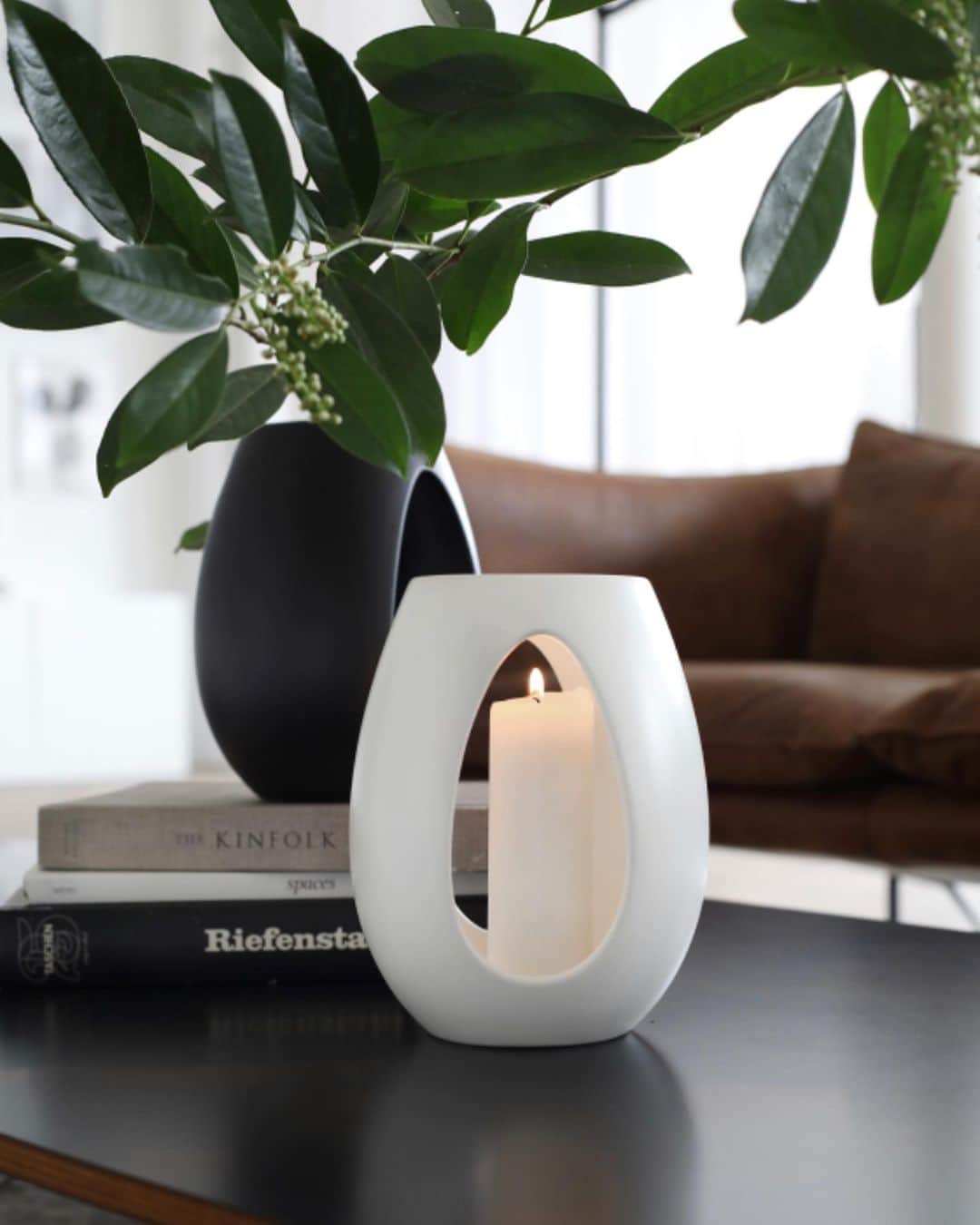 Frida Ramstedtさんのインスタグラム写真 - (Frida RamstedtInstagram)「Paid Partnership: Kolla in den nya serien Kokong av Prins Carl Philip och Bernadotte Kyhlberg för @kahlerdesign En multifunktionell design som ger dig en ljusstake, vas och skulpturalt objekt – i ett. En blivande ikon? Svep för bildspel och fler foton/exempel 👉🏻 @kahlerdesign #kähler #kokong #bernadottekylberg #news #studiotrendenser」5月15日 19時33分 - trendenser