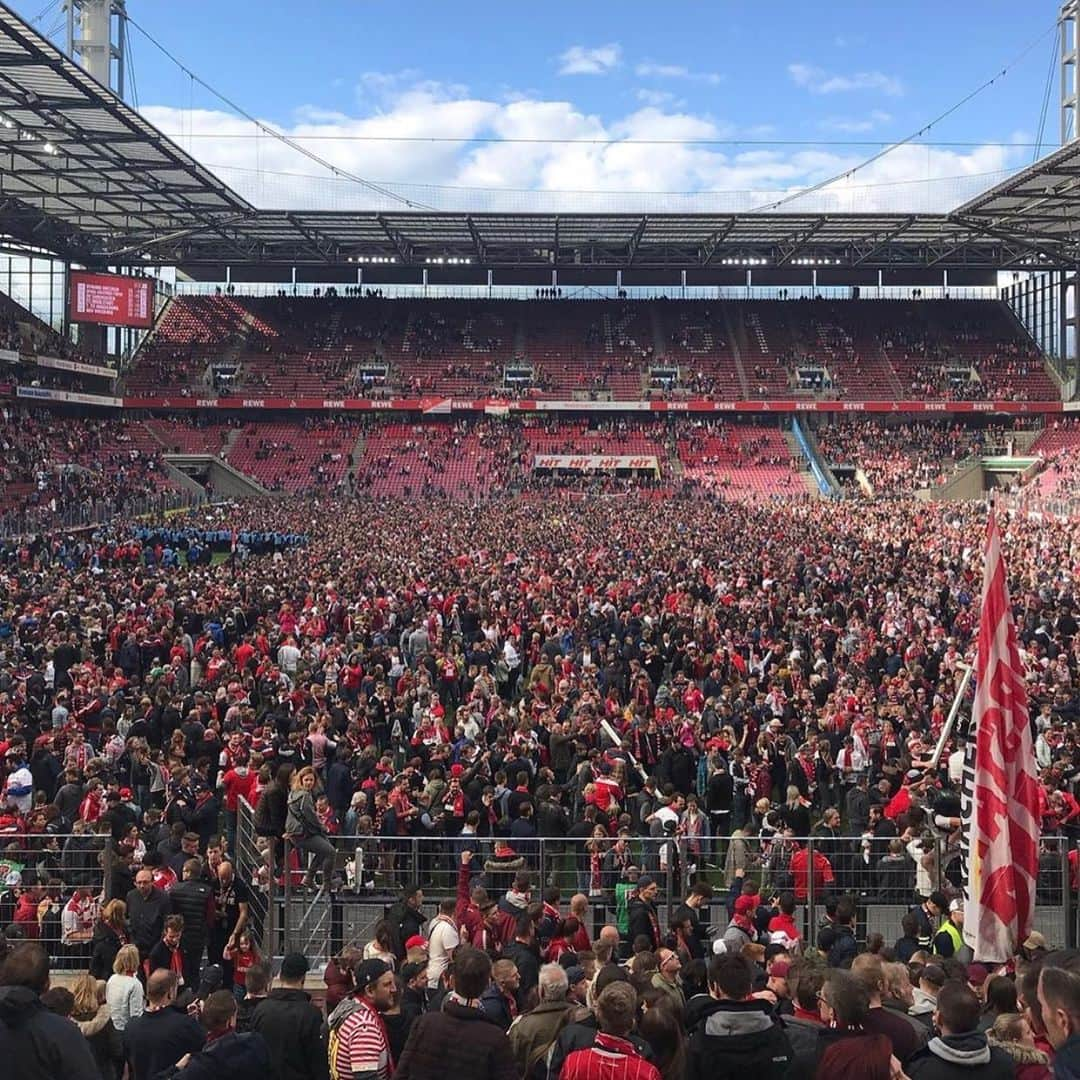 1.FCケルンさんのインスタグラム写真 - (1.FCケルンInstagram)「#Fan-Fotos 📸 Vielen Dank für eure Unterstützung, #effzeh-Fans. ❤️⚪️ #Köln #Kölle #Aufstieg」5月15日 19時27分 - fckoeln