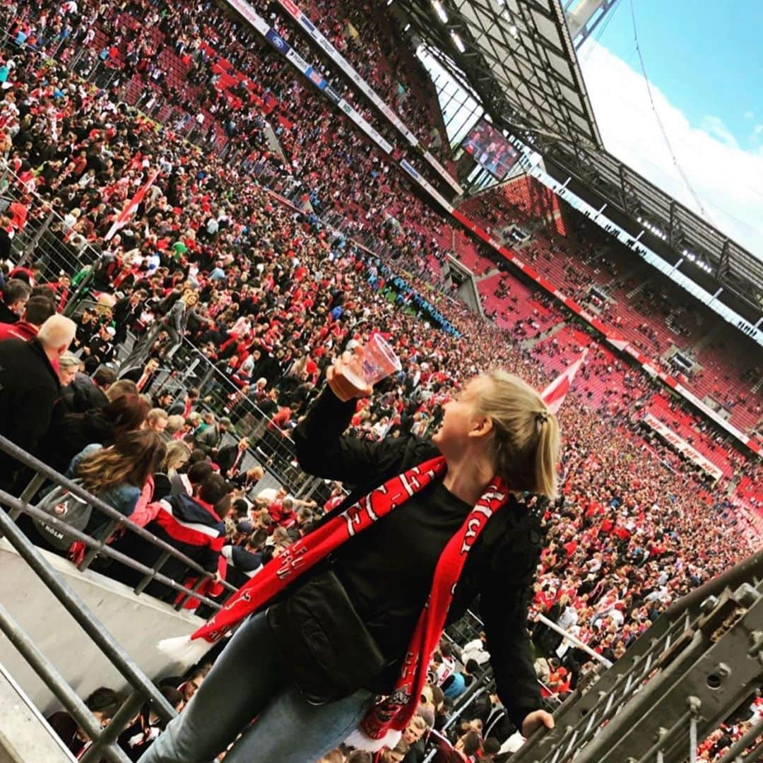 1.FCケルンさんのインスタグラム写真 - (1.FCケルンInstagram)「#Fan-Fotos 📸 Vielen Dank für eure Unterstützung, #effzeh-Fans. ❤️⚪️ #Köln #Kölle #Aufstieg」5月15日 19時27分 - fckoeln