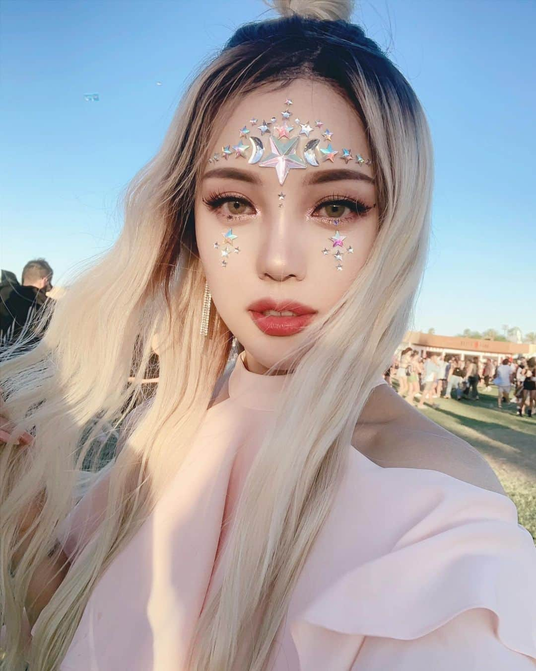 ポニーさんのインスタグラム写真 - (ポニーInstagram)「. Coachella Throwback...🌟 My Star Gem Look video is up! Check it out! . 코첼라 메이크업이 유튜브에 업로드 됐어요! 🌈✨ .  @nyxcosmetics @nyxcosmetics_jp  #nyxcosmeticscoachella #coachella .」5月15日 19時30分 - ponysmakeup