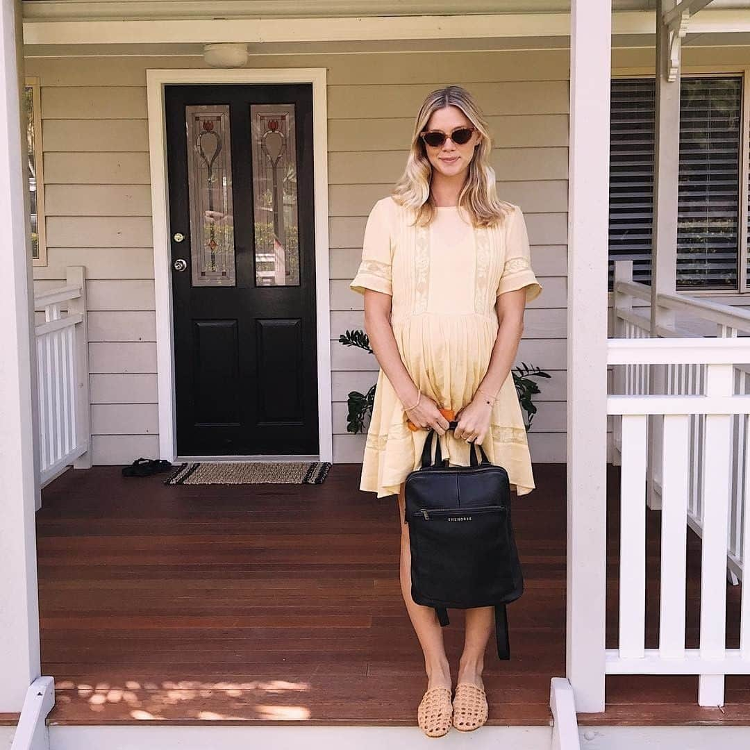 The Horseさんのインスタグラム写真 - (The HorseInstagram)「@abbey_ginns looking super cute with her baby bump 🤰🏼 Nappy bag ✓⠀⠀⠀⠀⠀⠀⠀⠀⠀ Cute Dress ✓⠀⠀⠀⠀⠀⠀⠀⠀⠀ -⠀⠀⠀⠀⠀⠀⠀⠀⠀ Via @abbey_ginns」5月15日 19時40分 - the_horse