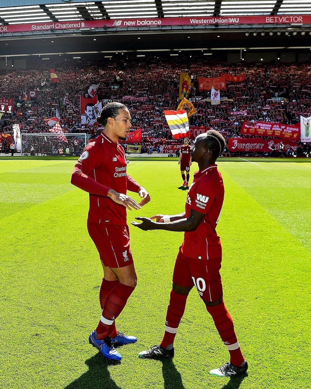 リヴァプールFCさんのインスタグラム写真 - (リヴァプールFCInstagram)「"We have to look on the positive side and remember we are still in Madrid." All focus on the @championsleague final for VVD. 👊 #LFC #LiverpoolFC」5月15日 19時56分 - liverpoolfc