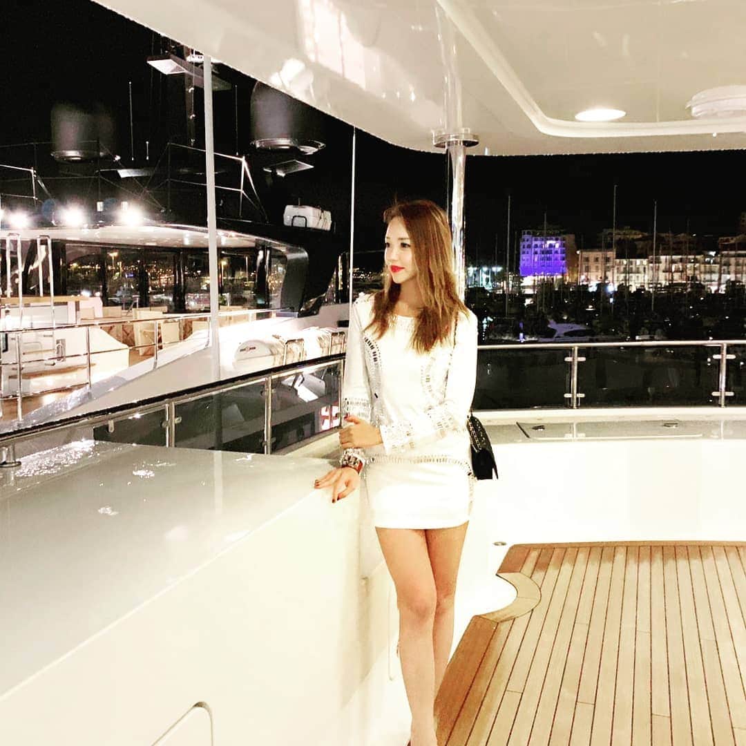 Nicole Chenさんのインスタグラム写真 - (Nicole ChenInstagram)「On a super yacht on the French Riviera For #cannesfilmfestival after party! Day 1 #france #cannes #lifestyle #frenchriviera」5月15日 19時56分 - nicolechen.tv