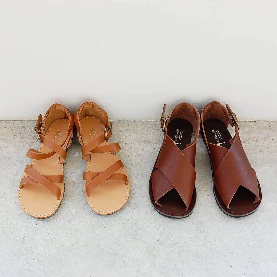 CLEDRAN_JAPANさんのインスタグラム写真 - (CLEDRAN_JAPANInstagram)「あなたはどっちのサンダルで夏を過ごしますか？  OILED WIDE CROSS SANDLE レザーのクロスが目を惹く上品なサンダルです。  肌の露出が少ないので、靴の感覚で履くことが可能。 あまり肌を見せたくない、でも、サンダルは履きたい！ そんな時には、こちらがオススメです。  DOUBLE CROSS SHOE クロスした細いレザーベルトが抜け感を演出してくれるサンダルです。  サンダルらしい軽やかさのあるデザインは、定番アイテムとしてこれから暑くなる季節のコーディネートを盛り上げてくれそう。  どちらもフカフカした履き心地で、お出掛けを優しくアシストしてくれます。  シンプルな装いが増えるこれからの季節に、上品さと抜け感を演出してくれるレザーサンダルで足元のオシャレをお楽しみください。 . --------------------------- ＼豊富な写真で詳しくチェック！／ CLEDRAN online store @cledran_japan　プロフィールページ URL>LADIES>ONLINESTORE . ＼来て見て触って確かめられる／ CLEDRAN shop list 大阪本店 @cledran_osaka 東京店 @cledran_tokyo 名古屋ラシック店 @cledran_lachic . *各実店舗、オンラインストアで在庫状況は異なります。 気になる商品はお店に足を運ぶ前に電話で確認するのがオススメ。 商品によってはお取り寄せやお取り置きも承っています。 -------------------------- . #cledran#クレドラン#Cledran_japan#日本製#madeinjapan#sandle#サンダル #革#lether#lethersandle#shoes#leathershoes#靴#革靴」5月15日 19時57分 - cledran_japan