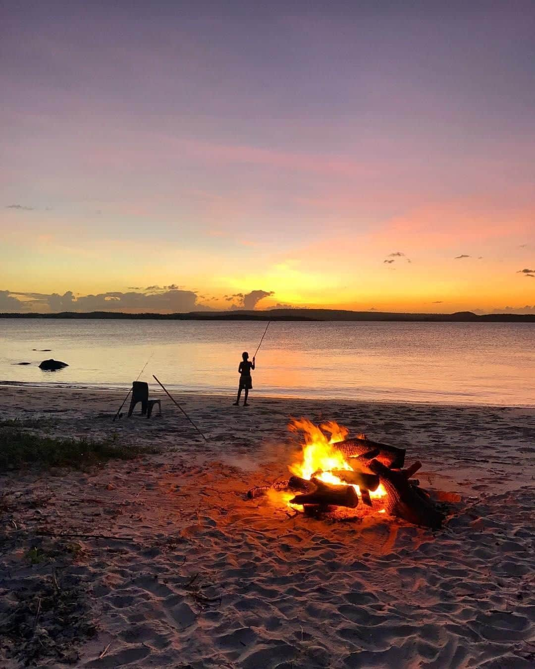 Australiaさんのインスタグラム写真 - (AustraliaInstagram)「Sometimes, the simple things in life are the best. 🔥@hm_smyth perfectly captured the natural beauty of #EastArnhemLand in this shot, a unique part of @ntaustralia that’s rich in traditional Aboriginal culture. Explore this very spot, #BawakaHomeland, on a one day or multi-day tour with @lirrwi’s local indigenous guides and learn more about the Yolngu people’s daily life. You’ll embark on a 4WD adventure to this beautiful part of @tourismtopend, and will experience traditional spear fishing, crab hunting and learn about the Yolngu’s special connection to the land.  #seeaustralia #NTaustralia #Aboriginal #tourismtopend #ArnhemLand」5月15日 20時00分 - australia