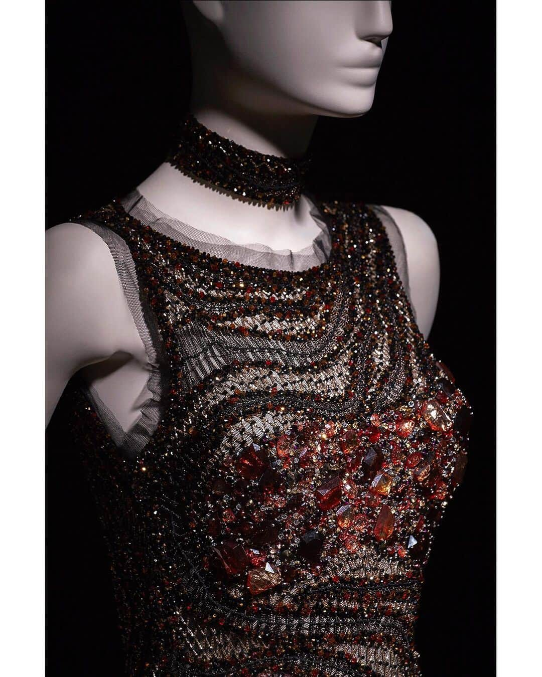 ロベルトカバリさんのインスタグラム写真 - (ロベルトカバリInstagram)「Amina - Short gown with intricate embroidery made of amber stones of different shapes and colour shades. A burst of beaded splendor from the new "Divina Africa" #RobertoCavalliCouture collection exclusively available at our Cannes Boutique.」5月15日 20時02分 - roberto_cavalli