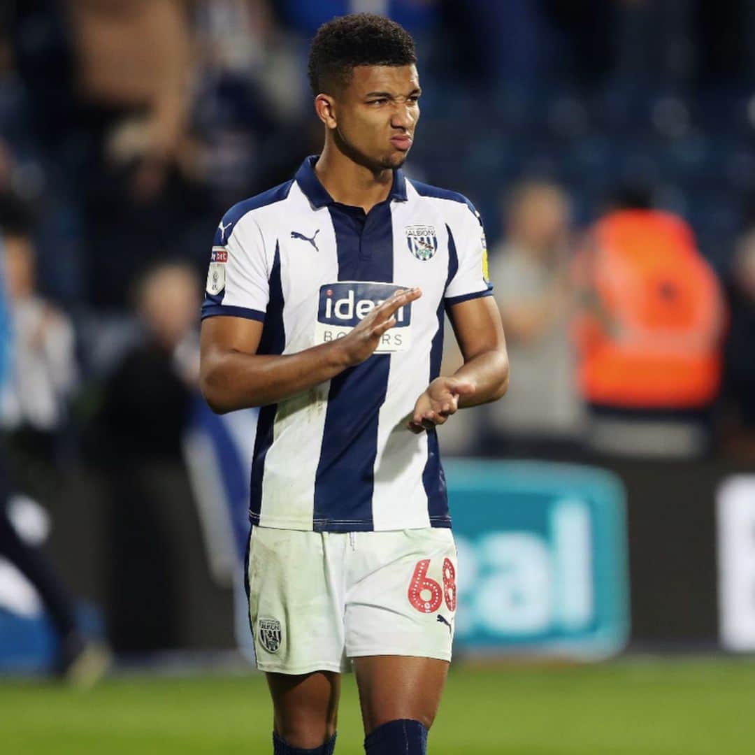 メイソン・ホールゲイトのインスタグラム：「Heartbroken about how it ended last night😓. But so proud of the boys and the performance we put in. I just want to say a massive thank you to the fans, staff and the boys @wba I’ve honestly loved every moment since joining in January and made friends and brothers for life💙💙💙 #baggies」