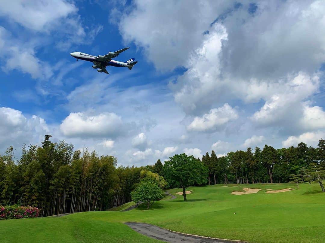 桒原えりかさんのインスタグラム写真 - (桒原えりかInstagram)「Nice weather good angle ✈︎ #sky #airplane #golf」5月15日 20時16分 - erica._.k89