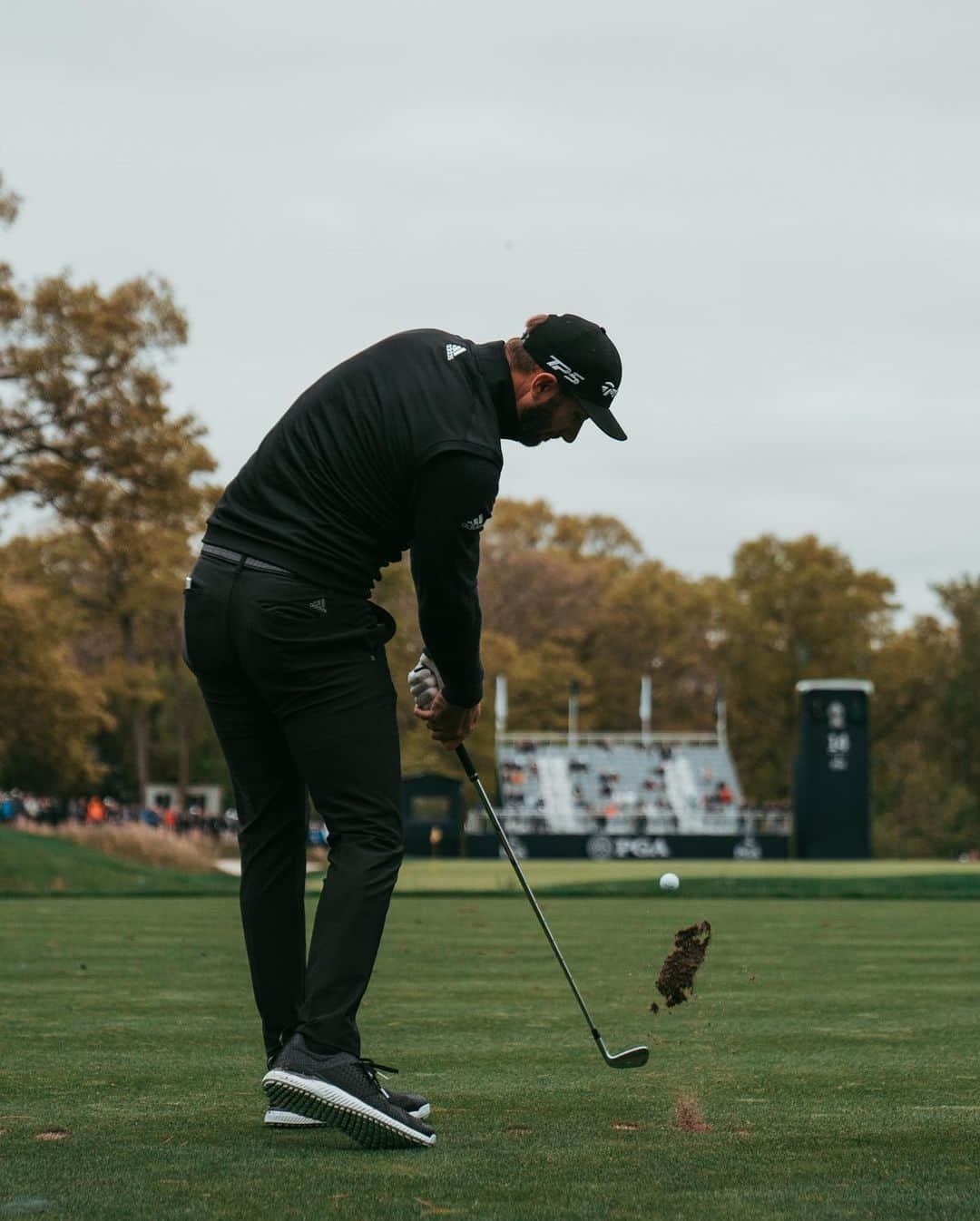 テーラーメイド ゴルフさんのインスタグラム写真 - (テーラーメイド ゴルフInstagram)「Behind the scenes look at @djohnsonpga’s Tuesday practice round at the #PGAChamp. #TeamTaylorMade」5月15日 20時12分 - taylormadegolf