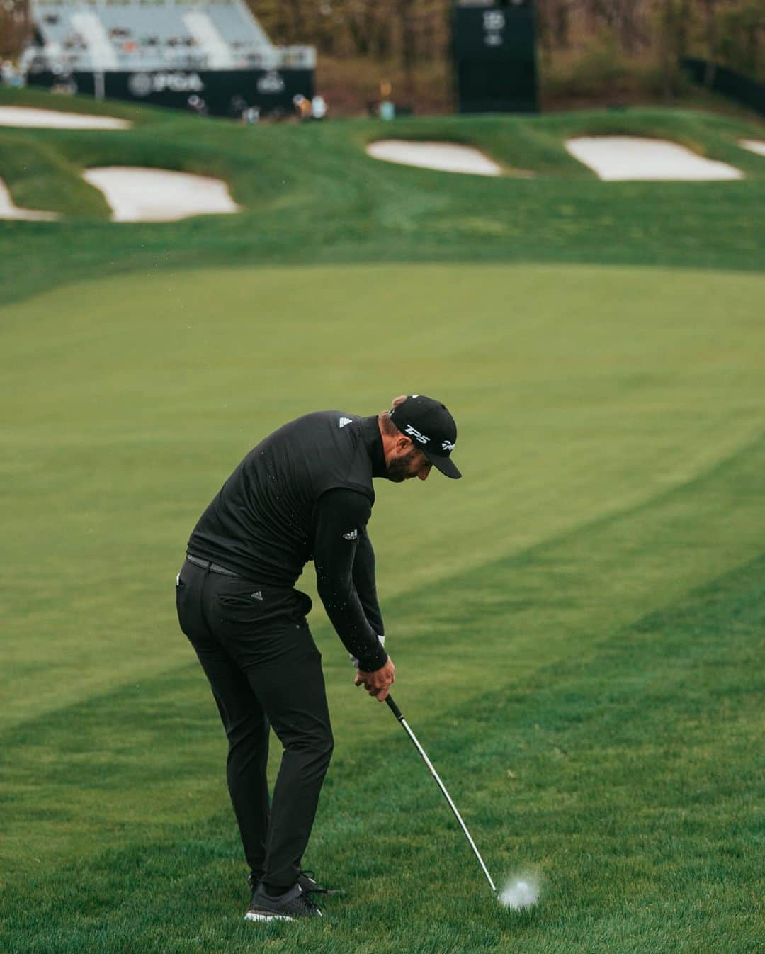 テーラーメイド ゴルフさんのインスタグラム写真 - (テーラーメイド ゴルフInstagram)「Behind the scenes look at @djohnsonpga’s Tuesday practice round at the #PGAChamp. #TeamTaylorMade」5月15日 20時12分 - taylormadegolf