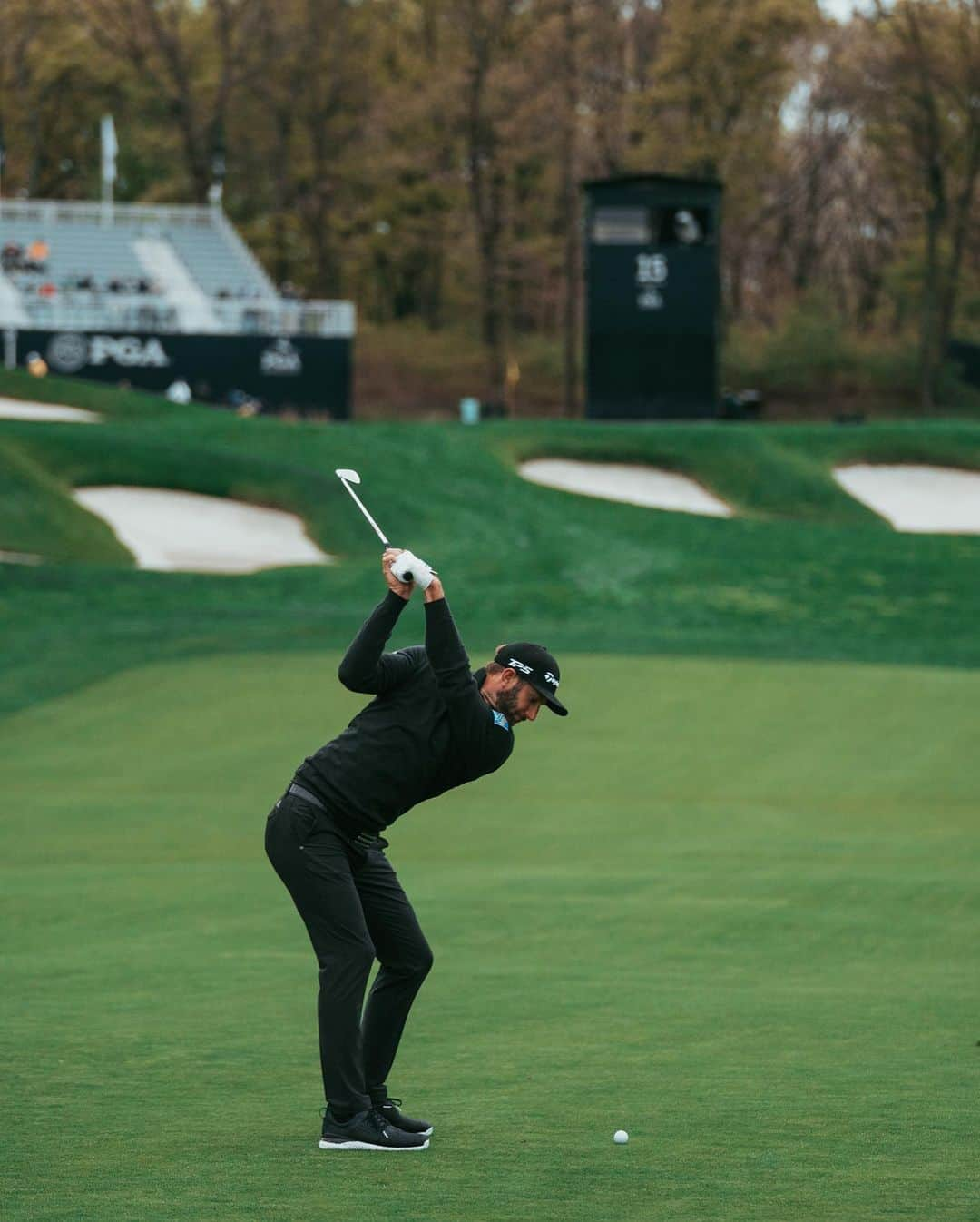 テーラーメイド ゴルフさんのインスタグラム写真 - (テーラーメイド ゴルフInstagram)「Behind the scenes look at @djohnsonpga’s Tuesday practice round at the #PGAChamp. #TeamTaylorMade」5月15日 20時12分 - taylormadegolf