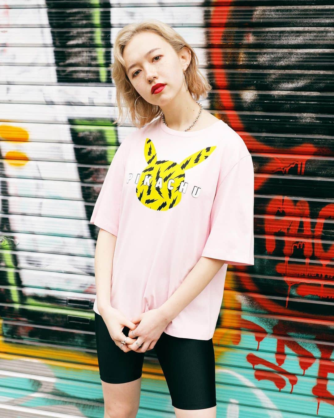 Droptokyoさんのインスタグラム写真 - (DroptokyoInstagram)「TOKYO STREET STYLE Name: @ashley__0625  T-shirt: @hm × POKEMON  #hm#hmxme#pr#streetstyle#droptokyo#tokyo#japan#streetscene#streetfashion#streetwear#streetculture#fashion#shinjuku#pokemon#pikachuファッション#ポケモン#ピカチュウ  Photography: @dai.yamashiro  Styling: @raikatanakakana」5月15日 20時14分 - drop_tokyo