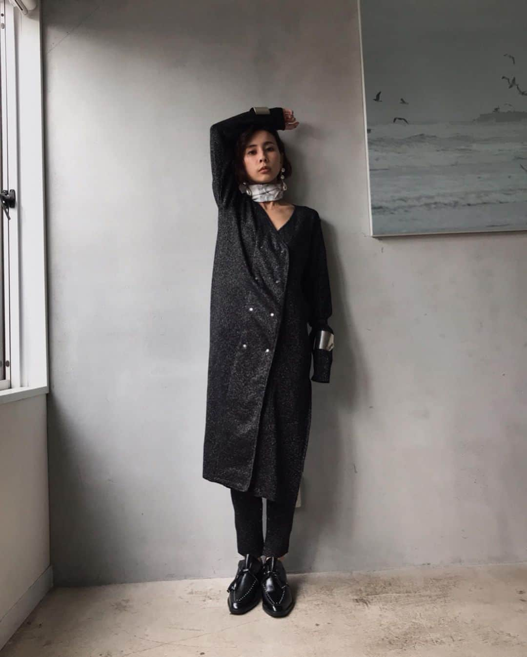 黒石奈央子さんのインスタグラム写真 - (黒石奈央子Instagram)「AMERI AW ふく . GLITTER SNAP SLIT KNIT PT ¥14800+tax  2way DOUBLE JACKET DRESS ¥16600+tax STUDS TASSELOAFER ¥24000+tax  アクセ  AW . ニューなニットセットアップ！ 今回はラメニットにしました😍 しかも前ボタンタイプなので羽織としても○カラーは三色展開！ .  先行予約期間 web & 心斎橋 5/23〜5/27 5/23.24  代官山 5/25〜5/27  ルミネ  @ameri_shinjuku @amerivintage @ameri_daikanyama @ameri.shinsaibashi #ameri#amerivintage #fashion #coordinate#ootd#outfit#osanposnap #705_outfit #大人ファッション #大人コーディネート #大人スタイル #modestyle #modefashion#modecasual #2019autumnwinter#先行予約 #japonism」5月15日 20時24分 - blackstone705