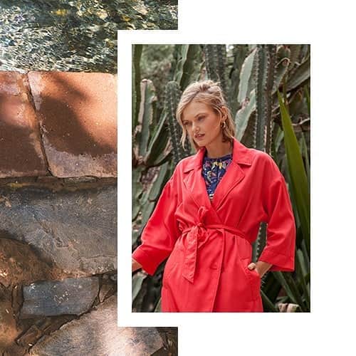 ベンシモンのインスタグラム：「Exclu boutiques Bensimon ! Jusqu'au mercredi 22 mai profitez de -40% sur une sélection d'articles prêt-à-porter, tennis et chaussures... C'est le moment parfait pour préparer vos tenues d'été ☀️ Rendez-vous sur notre site pour trouver une boutique proche de chez vous 👀 🇬🇧The perfect red on the perfect trench ❤️ #bensimon #exclu #pe19 #summer」