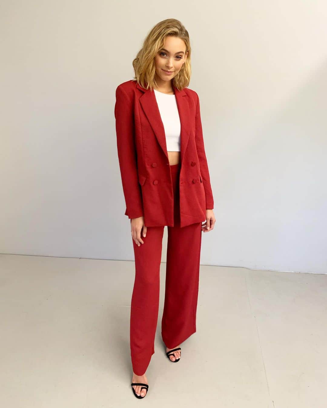 KOOKAI さんのインスタグラム写真 - (KOOKAI Instagram)「Suit up in the Valentine Blazer and Willow Pants, now available in Boysenberry in boutiques and online. Tap to shop the look •• #kookai #kookaiaw19」5月16日 7時17分 - kookai_australia