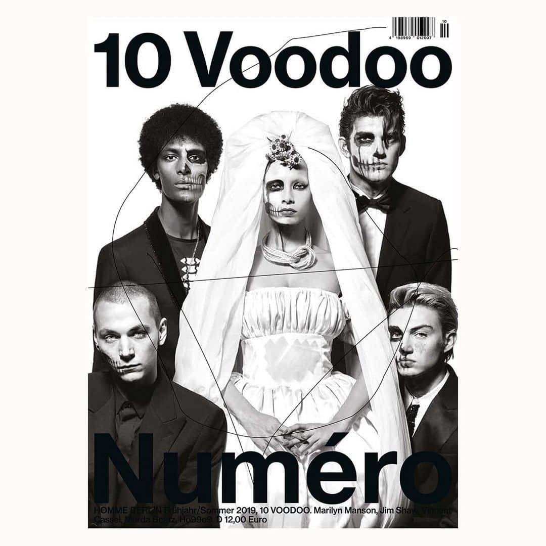 Moschinoさんのインスタグラム写真 - (MoschinoInstagram)「#Repost @numeroberlin ・・・ THE ICONIC @albertwatsonphotography SENDS @uglyworldwide ON A TRIP TO VOODOO LAND. COVER #2 #moschino @itsjeremyscott shot by #AlbertWatson and styled by @mrgoetzoffergeld for the newest issue of #NumeroHommeBerlin #10 #VOODOO #FasterBetterStronger #GetYourCopy #NewDesign #NewStructure #ForeverPrint #YingAndYang #OORSTUDIO」5月16日 5時48分 - moschino