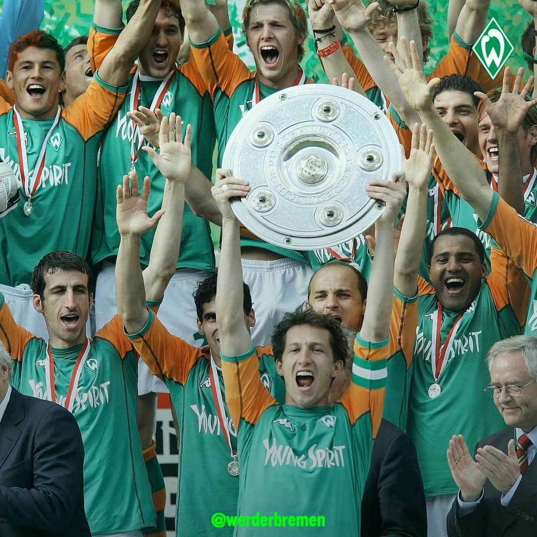 ヴェルダー・ブレーメンさんのインスタグラム写真 - (ヴェルダー・ブレーメンInstagram)「#Throwback: Meisterfeier und Übergabe der Schale. Heute vor 1️⃣5️⃣ Jahren wurde #Werder zum Deutschen Meister gekürt! 🎉 _______ #Meister #Bundesliga #Bremen #svw #nordphoto」5月16日 5時55分 - werderbremen