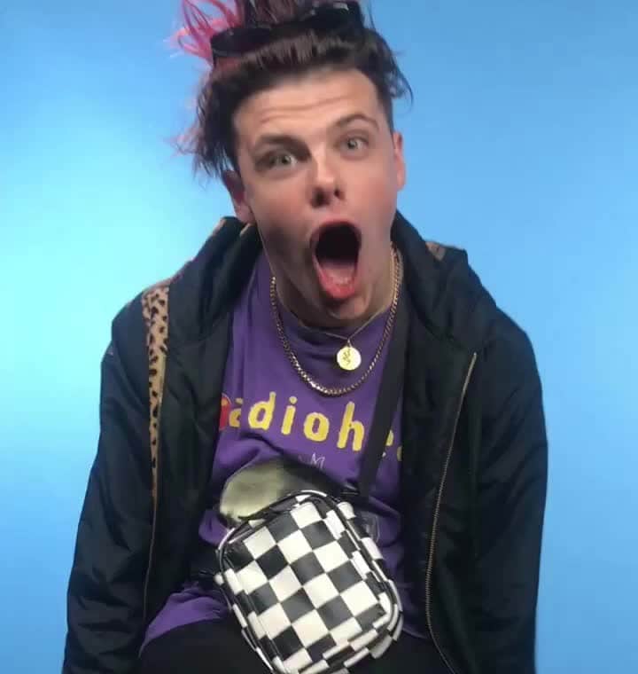 のインスタグラム：「Hanging with #Yungblud was the jolt of energy I needed today tbh!!! 🖤⚡」