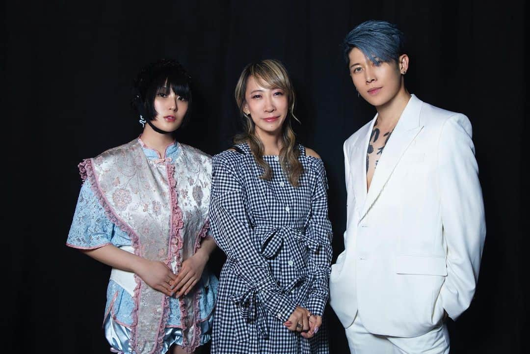 MIYAVI（石原貴雅）さんのインスタグラム写真 - (MIYAVI（石原貴雅）Instagram)「⚡️DAOKO × MIYAVI「千客万来」が7月3日にデジタル配信リリース決定⚡️ さらに、主演 藤原竜也 × 監督 蜷川実花による7月5日公開の映画『Ｄｉｎｅｒ　ダイナー』の主題歌に決定‼️ ． 予告映像(主題歌ver) 本日より公開！！． https://youtu.be/hkX3vx6w_i0 ． ． 【リリース情報】 ＜デジタルシングル＞ DAOKO ×MIYAVI「千客万来」． デジタル配信リリース　 発売日：2019年7月3日（水） ． ＜アルバム＞ 『NO SLEEP TILL TOKYO』  ３年ぶりとなるソロアルバム！ボーナストラックには7月5日公開の映画『Ｄｉｎｅｒ　ダイナー』主題歌、DAOKO ×MIYAVI「千客万来」収録！ジャケットは石田スイ氏（「東京喰種トーキョーグール」作者）による描き下ろし！  発売日：2019年7月24日発売 ． ． CD収録楽曲　※全形態共通 1.Stars 2.No Sleep Till Tokyo 3.Tears On Fire  4.Other Side  5.Samurai 45 6.Butterfly  7.Walk With Me  8.Under The Same Sky 9.We Can’t Stop It (Rewind) Bonus Track：DAOKO ×MIYAVI「千客万来」 （映画『Ｄｉｎｅｒ　ダイナー』主題歌） ． ． ◆◆初回限定盤（CD+DVD）\6,000(税別) 　TYCT-69155 【CD】全10曲収録 【DVD収録内容】MIYAVI Japan Tour 2019 "THE OTHER SIDE" at Zepp DiverCity（2019年5月１１日収録） ． ． ◆◆通常盤（CD）\3,000(税別) 　TYCT-60144 【CD】全１0曲収録 ． ． ◆◆UNIVERSAL MUSIC STORE限定盤（初回限定盤+Tシャツ）\8,000(税別) 【CD】全１0曲収録 【DVD収録内容】MIYAVI Japan Tour 2019 "THE OTHER SIDE" at Zepp DiverCity 【Tシャツ】NO SLEEP TILL TOKYOジャケット・プリントT． ‭https://store.universal-music.co.jp/product/d2ce3747/‬ ． 【ライブ情報】 MIYAVI Japan Tour 2019 “THE OTHER SIDE“ . . 【開催日時】 5/18(土)　　大阪／Zepp Osaka Bayside  5/25(土)　　福岡／Zepp Fukuoka  6/2(日) 北海道／Zepp Sapporo . MIYAVI North America Tour 2019 “NO SLEEP TILL TOKYO” . 7/25 - Vancouver | Vogue 7/26 - Seattle | Neptune’s 7/27 - Portland | Crystal Ballroom 7/29 - San Francisco | Slim’s 7/30 - Santa Ana | Observatory 8/13 - Chicago | House of Blues 8/16 - Toronto | Queen Elizabeth Theatre 8/17 - Montreal | Otakuthon Festival 8/19 - New York | Sony Music Hall  8/24 - Atlanta | The Masquerade  With more cites/dates to be added! ． 💫MIYAVI ファンクラブ ”MYV CREW” 2019年度会員受付中！！ . MIYAVI Fan Club“MYV CREW”2019 Membership Admission and Renewal Information . ご入会方法はこちら⬇︎ ‭http://myv382tokyo.com/myvcrew/about.html‬ ． ． #MIYAVI #DAOKO #蜷川実花 #Ｄiner #ダイナー #藤原竜也 #玉城ティナ #窪田正孝 #本郷奏多 #武田真治 #斎藤工 #佐藤江梨子 #金子ノブアキ #小栗旬 #土屋アンナ #真矢ミキ #奥田瑛二 #Japan #Tour #2019#THEOTHERSIDE #Live #SS3 #Nagoya#Tokyo #Osaka #Fukuoka #Sapporo #NoSleepTillTokyo #NSTT」5月16日 6時07分 - miyavi_staff