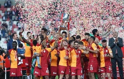 ガラタサライSKさんのインスタグラム写真 - (ガラタサライSKInstagram)「Türkiye'nin Kupası Galatasaray'ın!  #KupaBeyiGalatasaray 🏆」5月16日 6時08分 - galatasaray