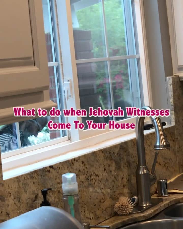 ヘザー・マクドナルドのインスタグラム：「Jehova Witnesses: If you’re not going to get them to join your church, at least get them to name their kid heather. Heathers 4 Heathers. Keeping Heathers Hot for Generations to Come.」