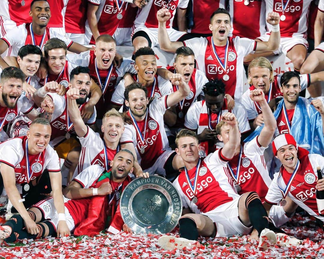 ジョエル・フェルトマンのインスタグラム：「KAMPIOENEN! ❌❌❌ #nummer34 @afcajax」