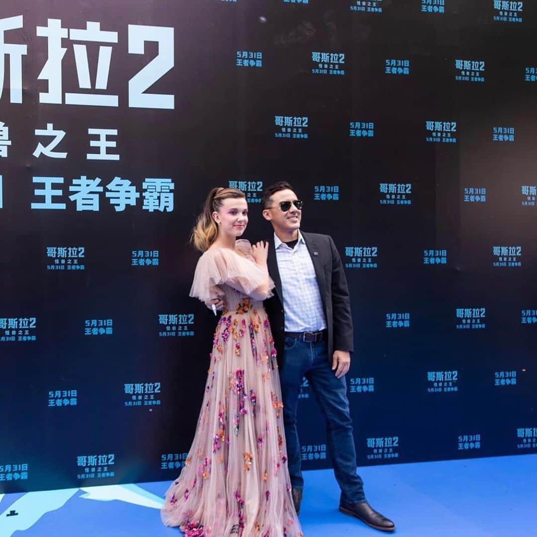 Warner Bros. Picturesさんのインスタグラム写真 - (Warner Bros. PicturesInstagram)「Godzilla goes GLOBAL 🌏Check out the director and cast of #GodzillaMovie as they takeover Beijing! Don’t miss the movie in theaters May 31 - get advance tickets at the link in bio.」5月16日 6時18分 - wbpictures