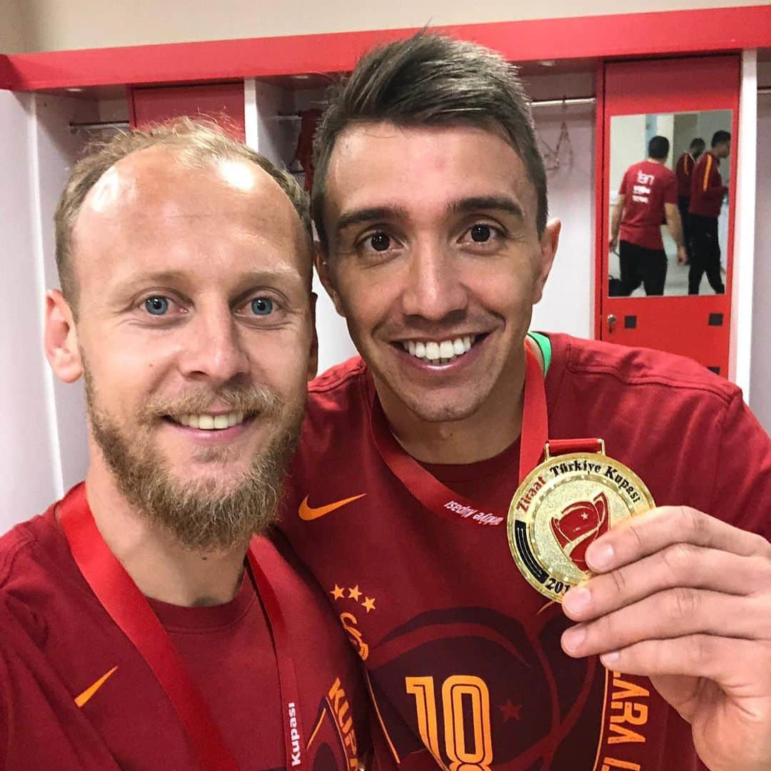 セミフ・カヤさんのインスタグラム写真 - (セミフ・カヤInstagram)「💛❤️to be continued... 😉 @galatasaray」5月16日 6時28分 - semihkaya_263