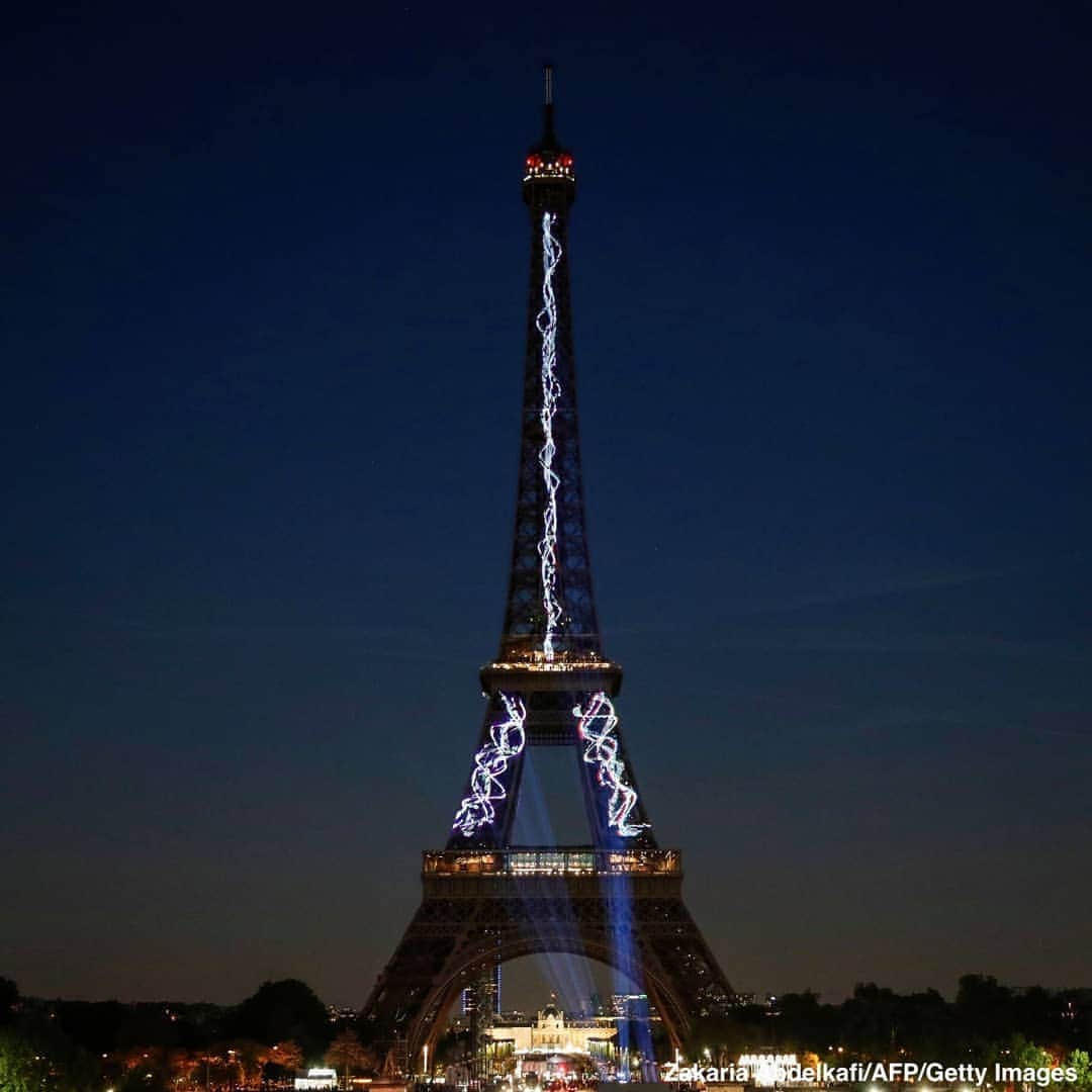 ABC Newsさんのインスタグラム写真 - (ABC NewsInstagram)「Paris celebrates the Eiffel Tower's 130th anniversary with a spectacular light show. #paris #eiffeltower #anniversary #landmark」5月16日 6時29分 - abcnews