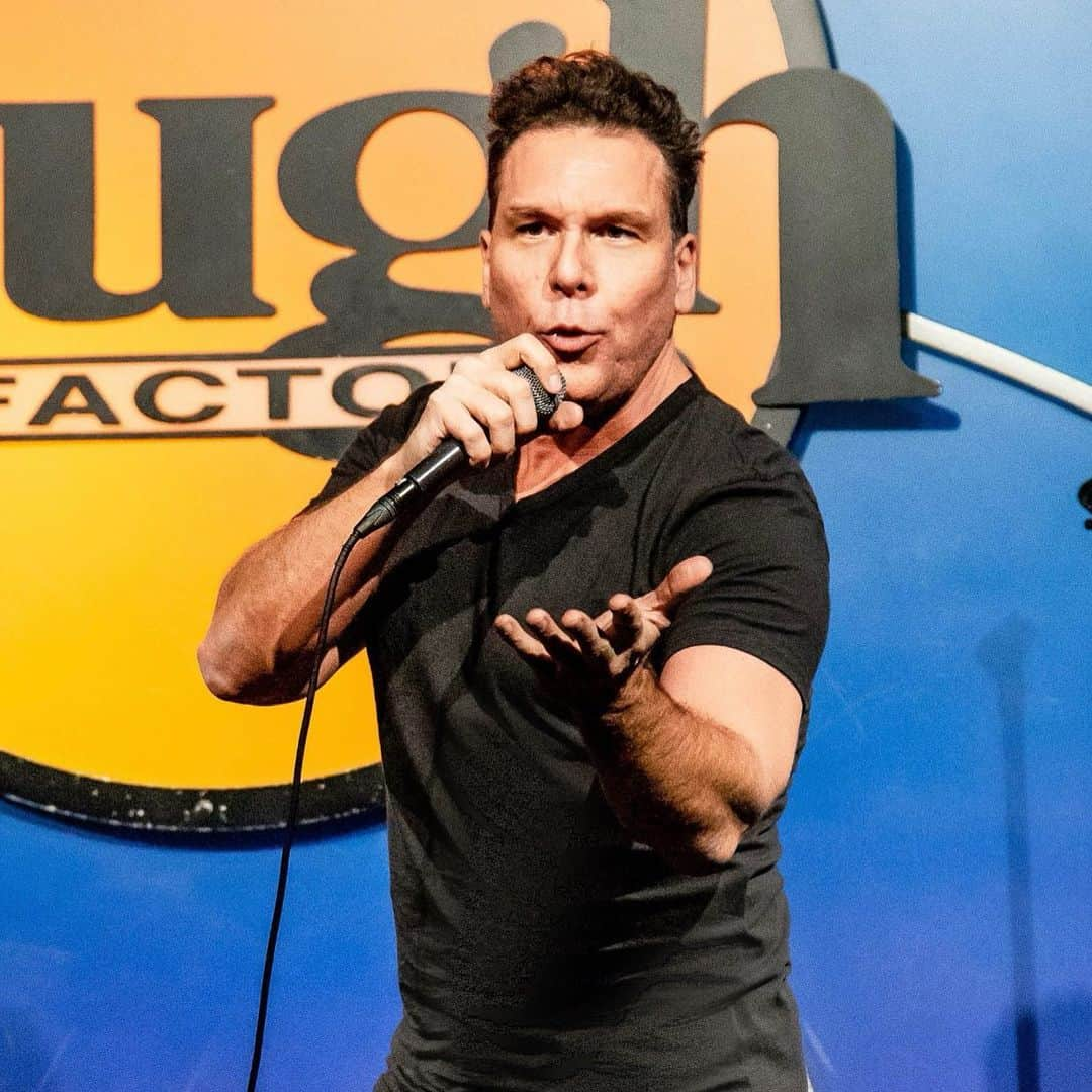 デイン・クックさんのインスタグラム写真 - (デイン・クックInstagram)「This Saturday night I will be performing at the @laughfactoryhw so come down & work your abs.  Phot cred: Laugh Factory」5月16日 6時48分 - danecook