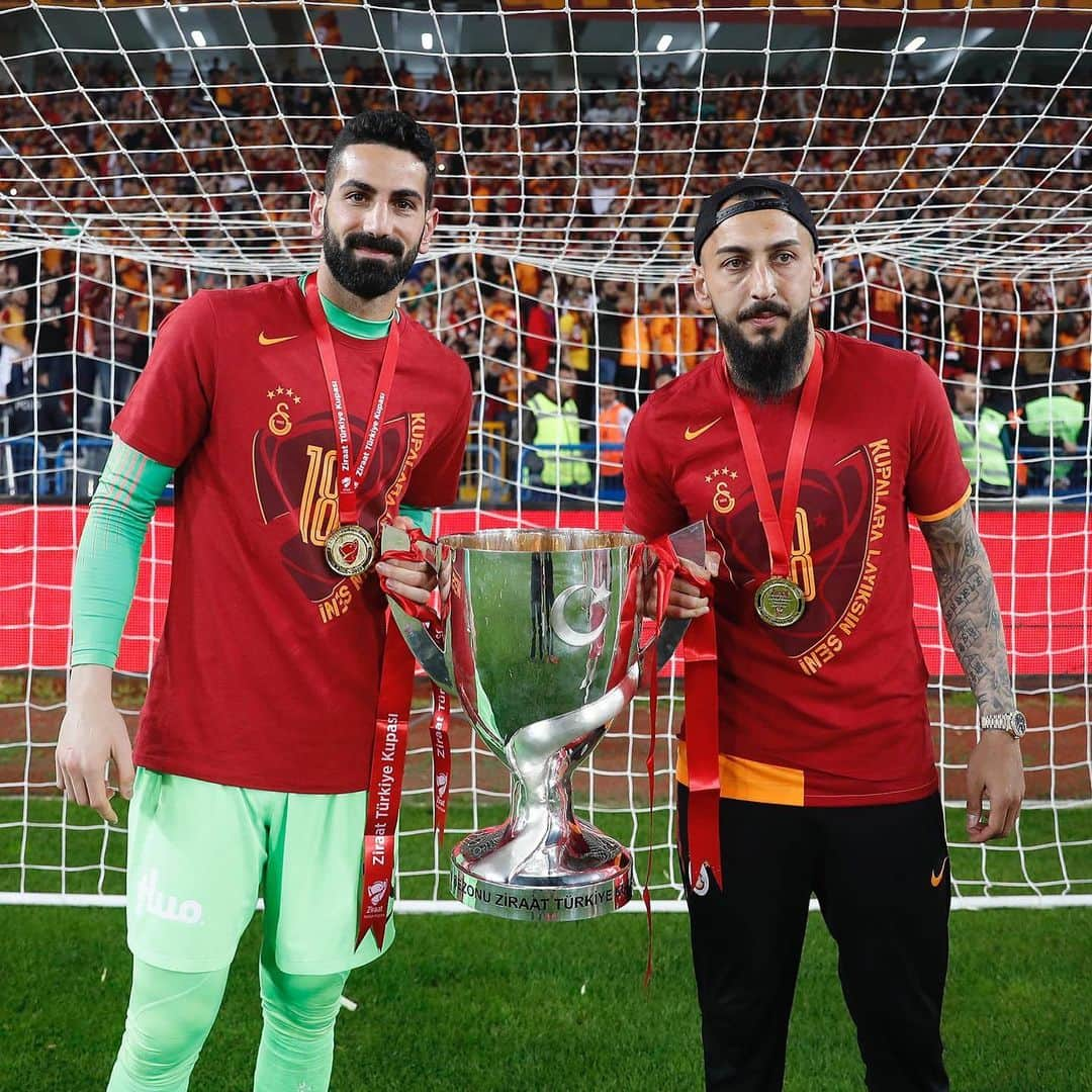 ガラタサライSKさんのインスタグラム写真 - (ガラタサライSKInstagram)「📸 #KupaBeyiGalatasaray 🏆」5月16日 7時04分 - galatasaray