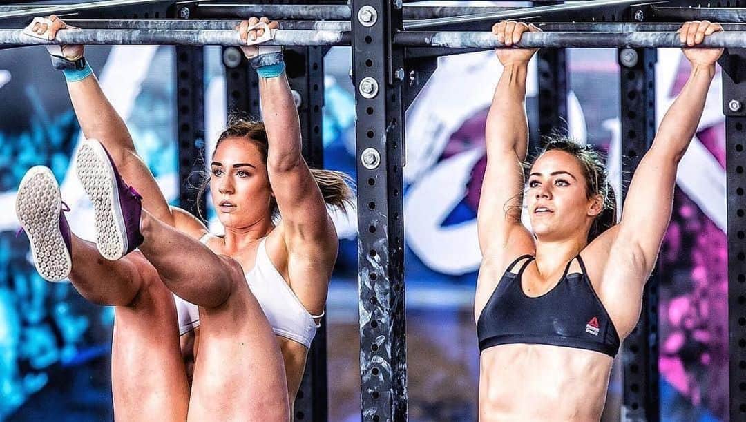 Camille Leblanc-Bazinetさんのインスタグラム写真 - (Camille Leblanc-BazinetInstagram)「2 days before were back on the competition floor & only 3 since last time I was 🙈 🦁 🔥 💪 “ FUN FACT both me and @brookewellss have a twin sister 🤪💜」5月15日 22時19分 - camillelbaz