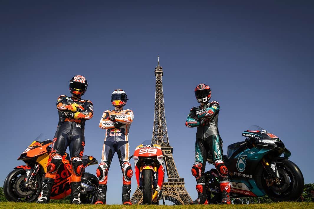 MotoGPさんのインスタグラム写真 - (MotoGPInstagram)「Oh là là 🇫🇷 // Swipe left ⬅️ to check out how home heroes @johannzarco and @fabioquartararo20 alongside @jorgelorenzo99 spent a day in Paris ahead of the #FrenchGP! 🏁 Stay tuned for more! 🎥 #JZ5 #JL99 #FQ20 #MotoGP #Motorcycle #Racing #Motorsport」5月15日 22時19分 - motogp