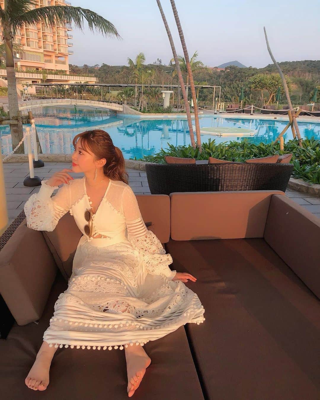 藤川沙弥のインスタグラム：「お天気に恵まれてた沖縄では﻿﻿ 綺麗な夕陽が見れました😌☀️﻿﻿ ﻿﻿ リゾートにぴったりな﻿﻿ お気に入りのワンピースは﻿﻿ 最近、仲良しのお洒落なお友達が始めた﻿﻿ select shopのもの♥ ︎﻿(全身はストーリーに載せました!)﻿ ﻿ 👉🏻 @ortensia____ ﻿﻿ 他にも可愛いitemばかりなので﻿﻿ チェックしてみてね✔️﻿﻿ ﻿﻿ ﻿ 他にもお買い物したので﻿﻿ またcodeで載せます📸💛」