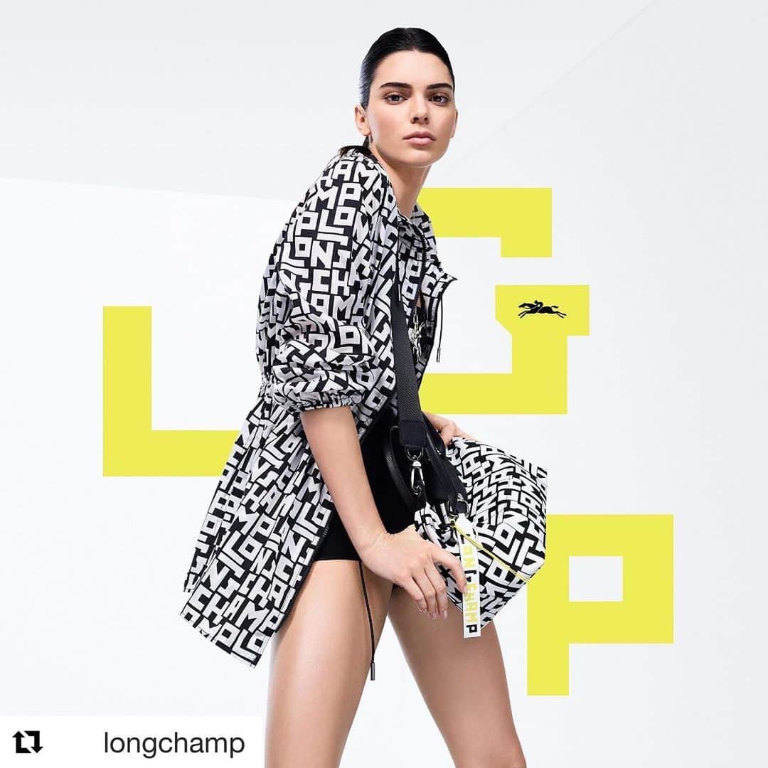 クリス・ジェンナーさんのインスタグラム写真 - (クリス・ジェンナーInstagram)「Kendall for @longchamp! #LongchampLGP, the new graphic Bauhaus-inspired pattern is available now! @kendalljenner #longchamp #proudmama #Repost @longchamp ・・・ FUN JOY YES LGP Three letters can change your day!  #LongchampLGP #KendallJenner #NewPattern」5月15日 22時17分 - krisjenner