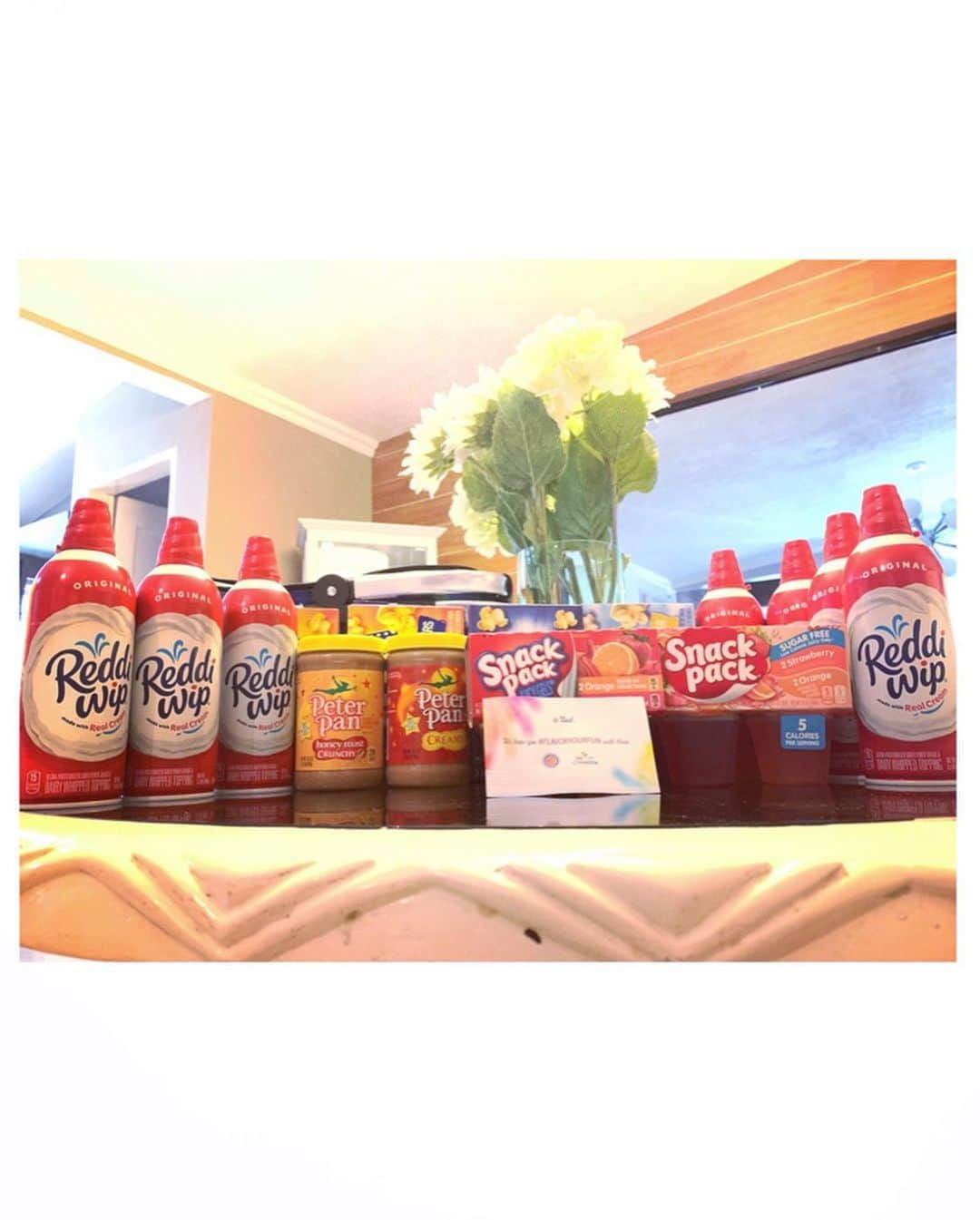 Nash Aguasさんのインスタグラム写真 - (Nash AguasInstagram)「Just finished my 3rd @reddiwip bottle of the day.😂 It goes with almost any dessert! Thank you for sending us these delicious treats! @mic_bs」5月15日 22時30分 - zackwey